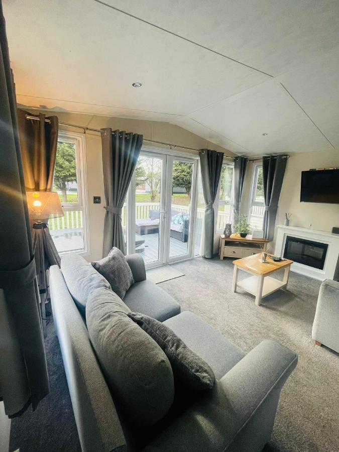 Buttermere Lodge With Hot Tub Barmby on the Moor Exteriör bild