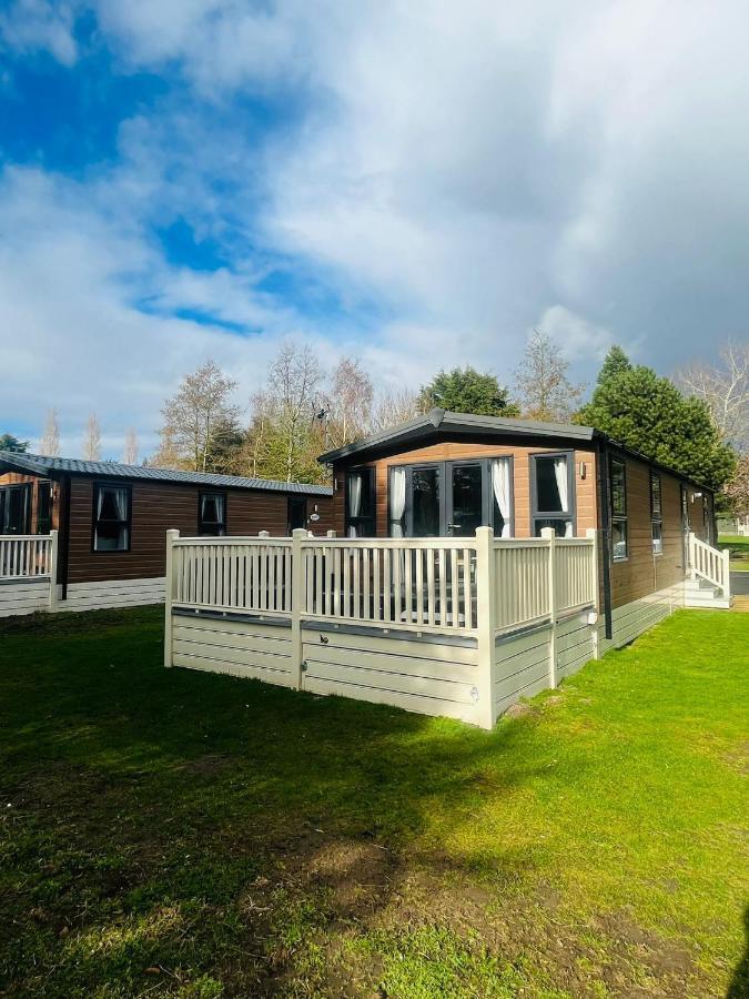 Buttermere Lodge With Hot Tub Barmby on the Moor Exteriör bild