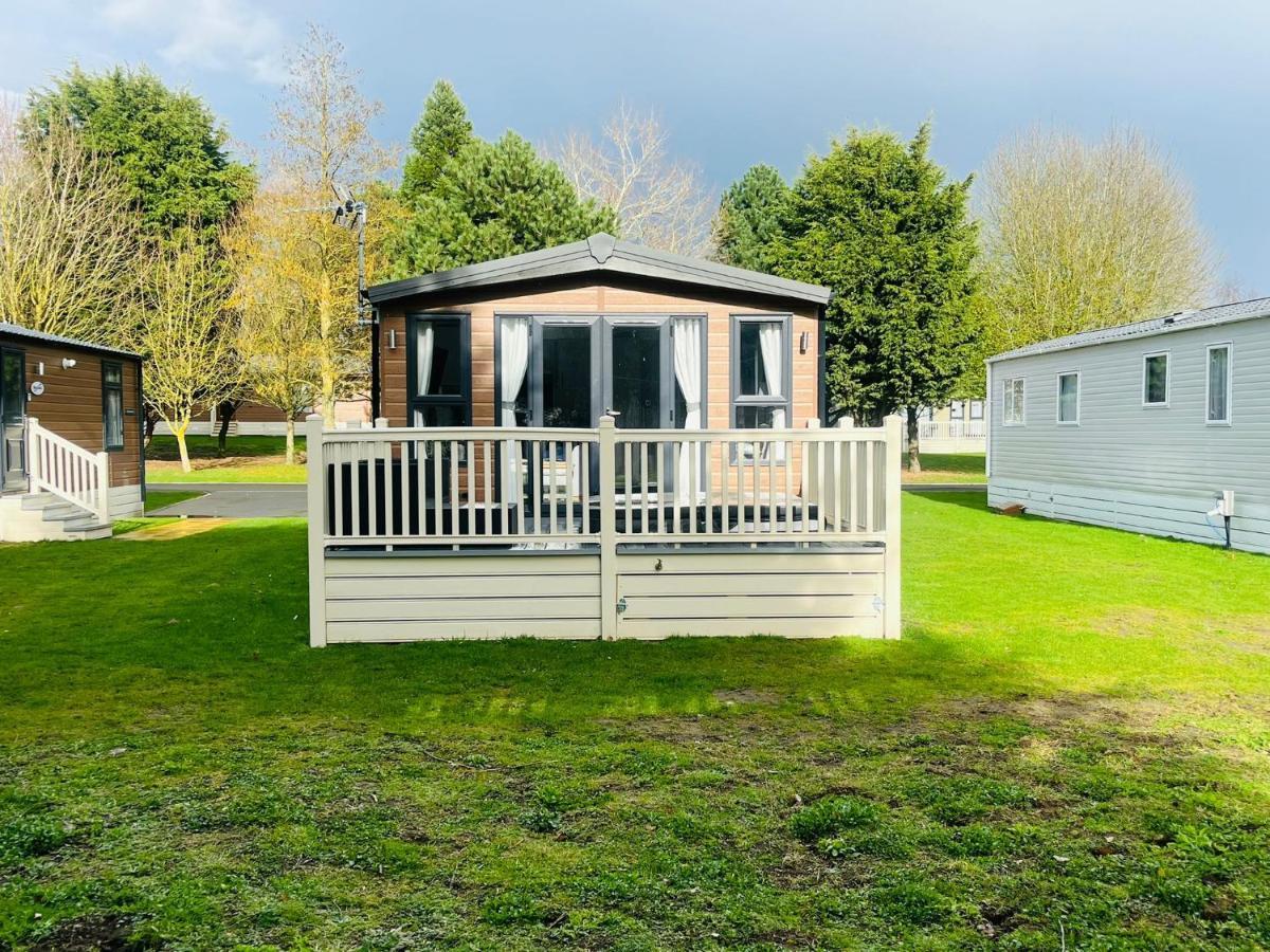 Buttermere Lodge With Hot Tub Barmby on the Moor Exteriör bild